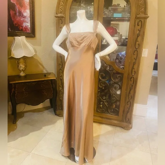 green emerald velvet dress Cachet
